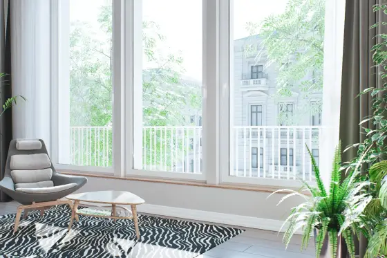 IDEAL NEO MD-FS PVC-fönster installerat i rymligt vardagsrum – modern design och maximal ljusinsläpp